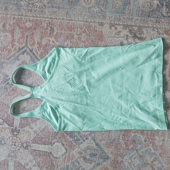 Lululemon Y tank - Picture 2 of 3